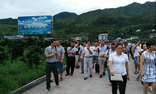 学员考察古蔺县马蹄乡甜橙产业基地